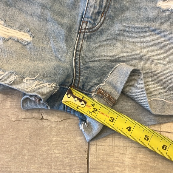 American Eagle Outfitters Light Blue Distressed Jean Shorts Mom Jean Size 2 - Picture 8 of 8